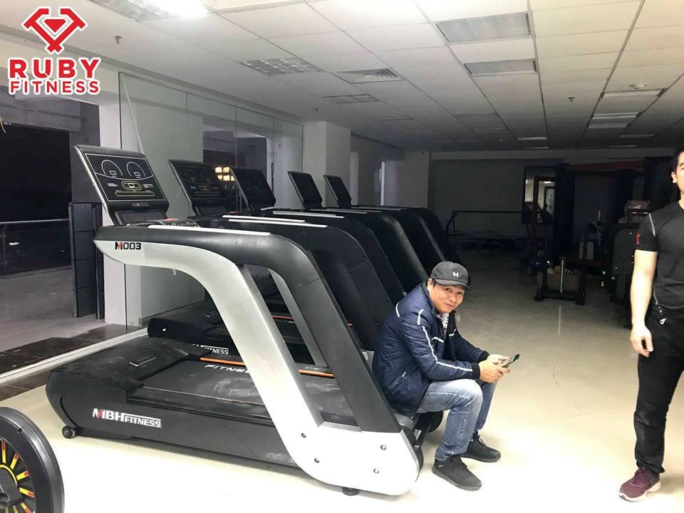 lắp đặt máy chạy bộ phòng gym chuyên nghiệp mbh m-003