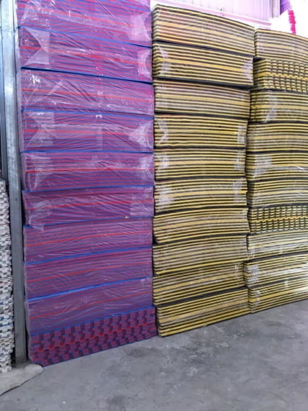 Thảm xốp lót sàn 1m màu vàng, tím (loại tấm ghép răng cưa zig zag)