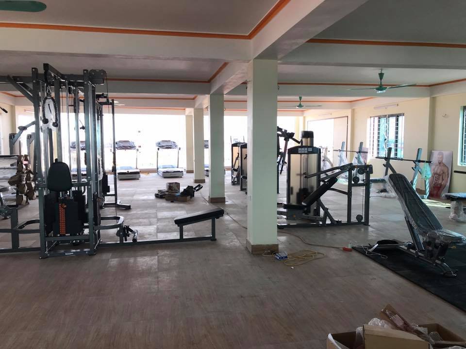 phòng tập gym bình dân sử dụng máy impulse