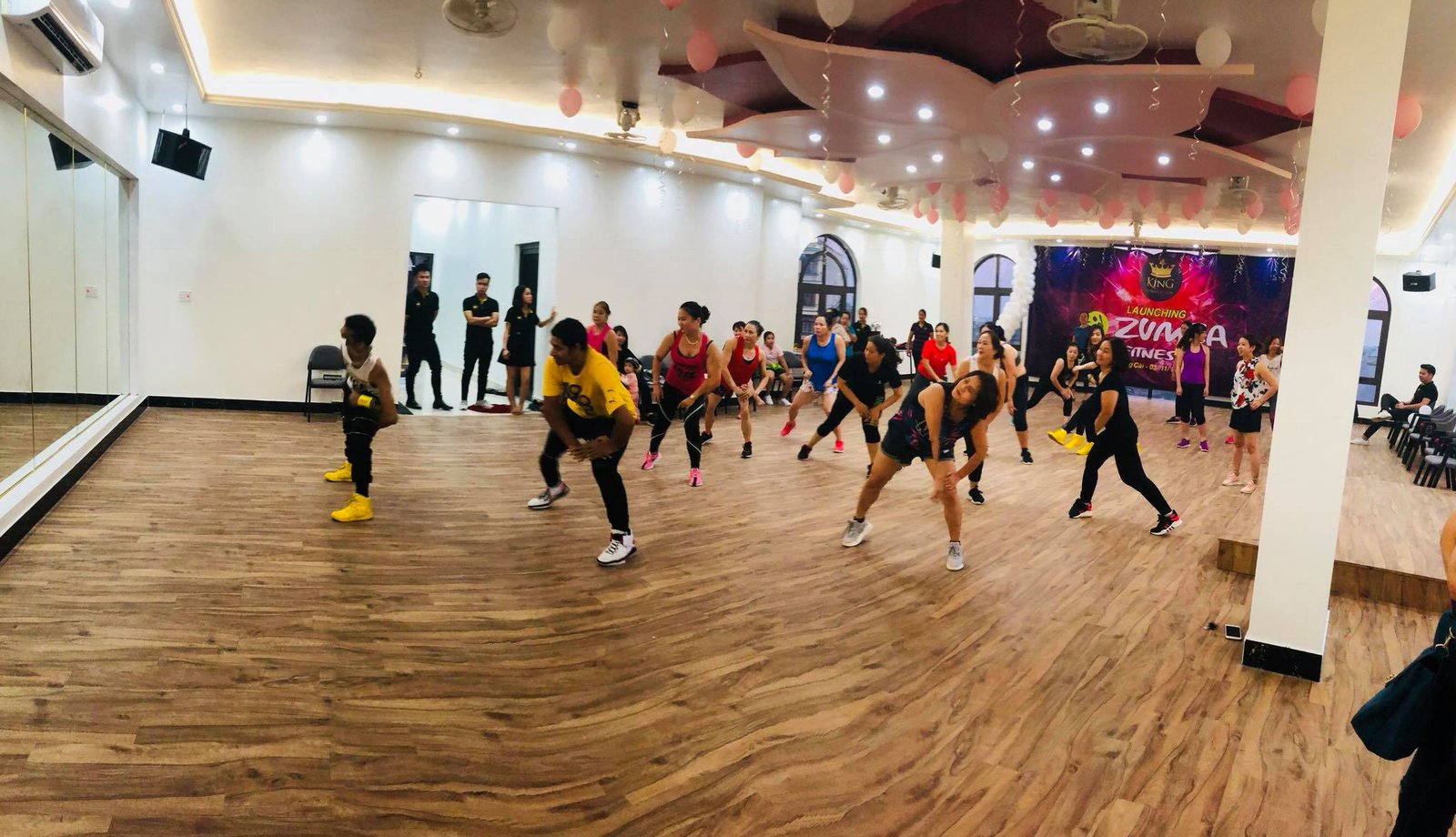 Lớp nhảy Zumba sôi động tại King Fitness Móng Cái